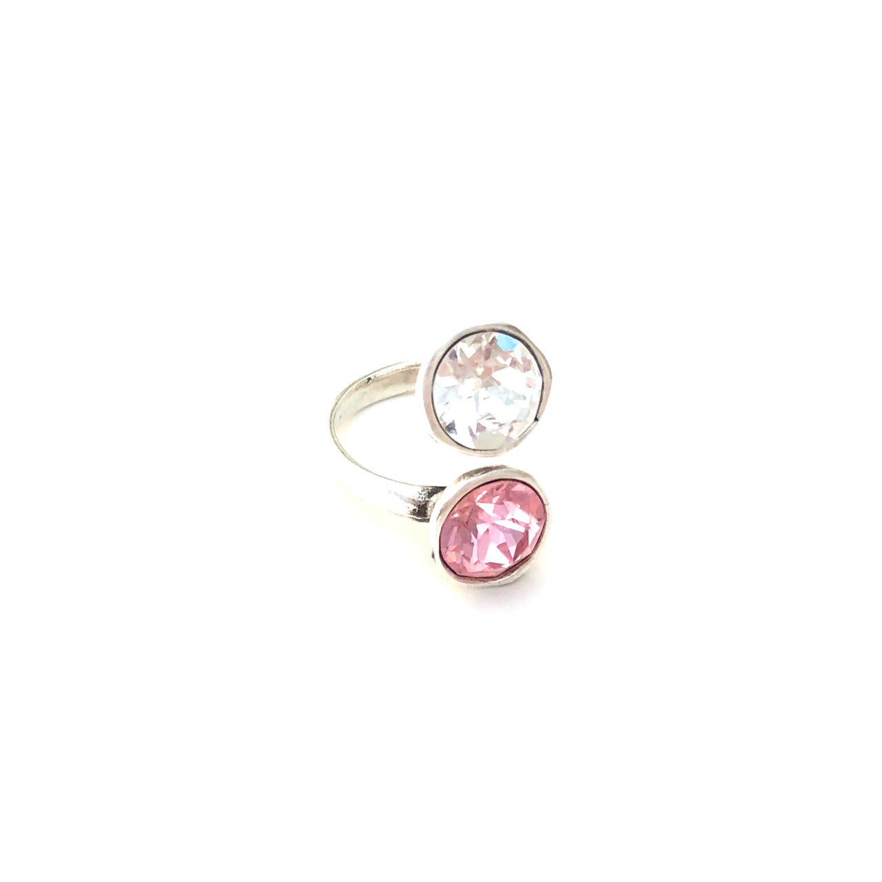 ión:  Anillo hecho a mano de Zamak con baño de plata adaptable y dos cristales de Swarovski®, uno rosa y el otro blanco. Combínalo como quieras. Diagonal